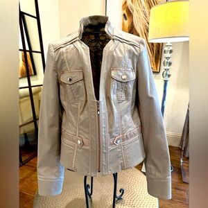 White House Black Market jacket in EC. Tan, size 12. Fitted w/zipper front.